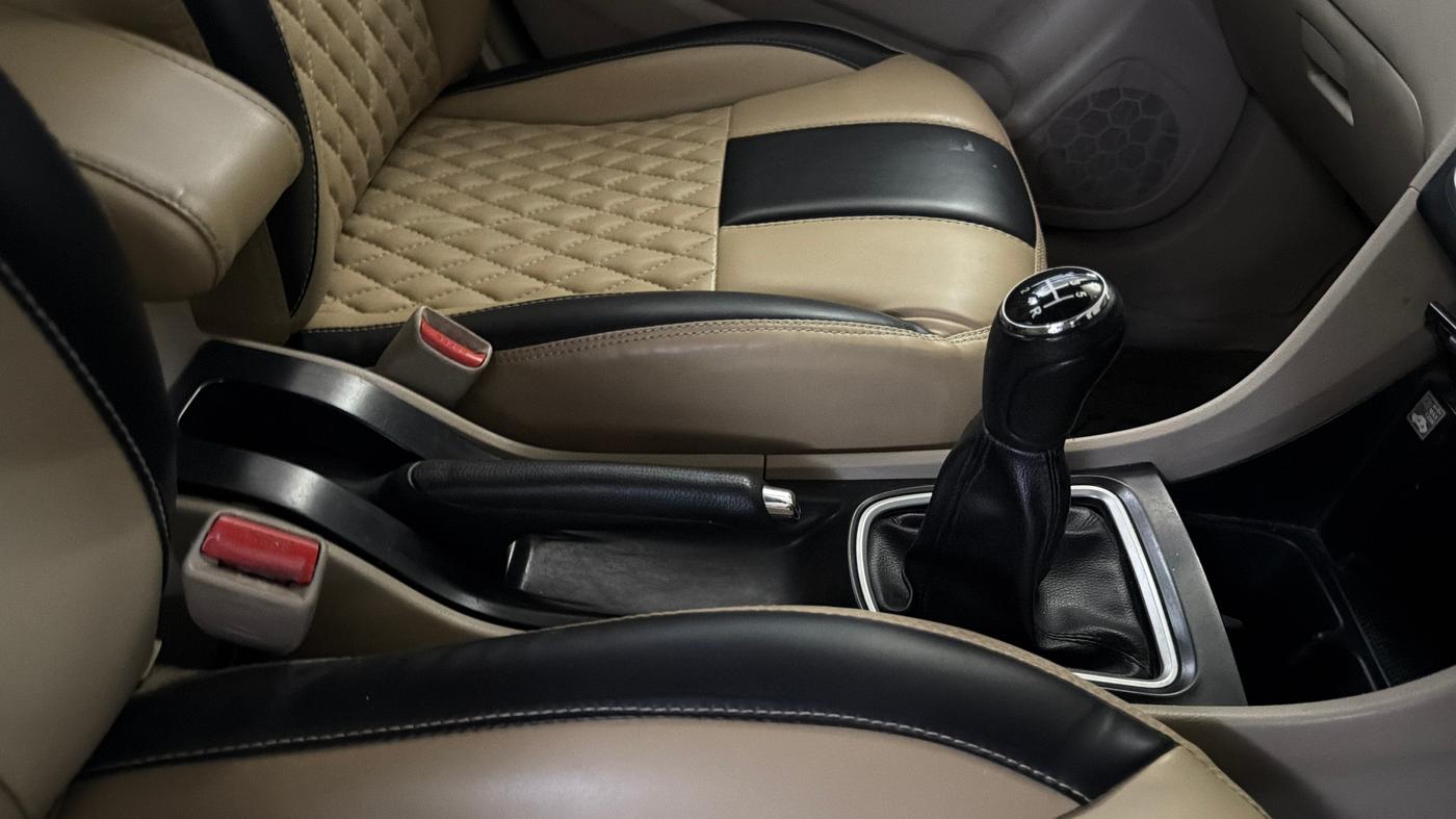 2015 Maruti Ciaz VXI+, Petrol, Manual, 54,438 km, Gear Lever