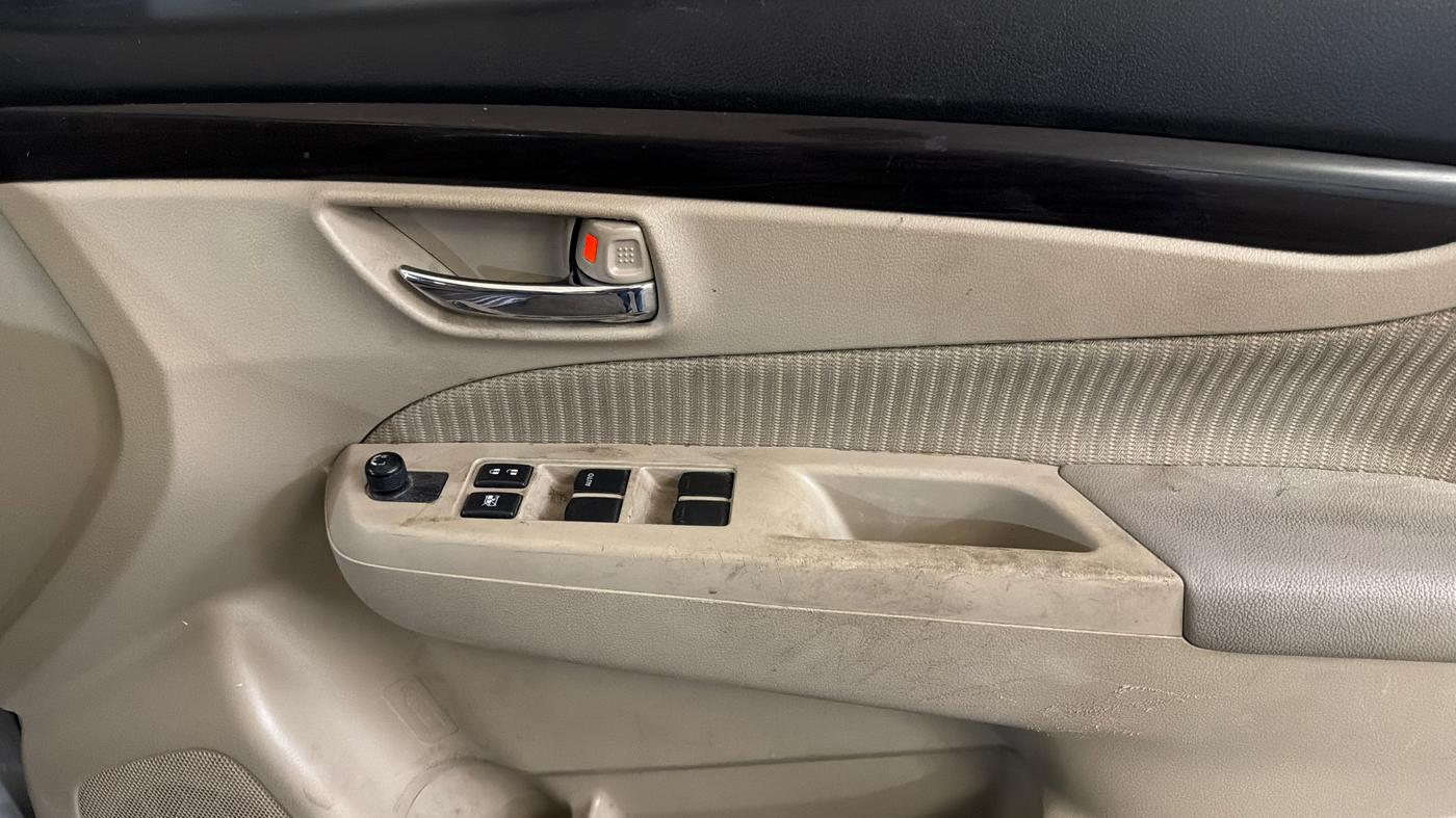 2015 Maruti Ciaz VXI+, Petrol, Manual, 54,438 km, Driver Side Door Panels Control