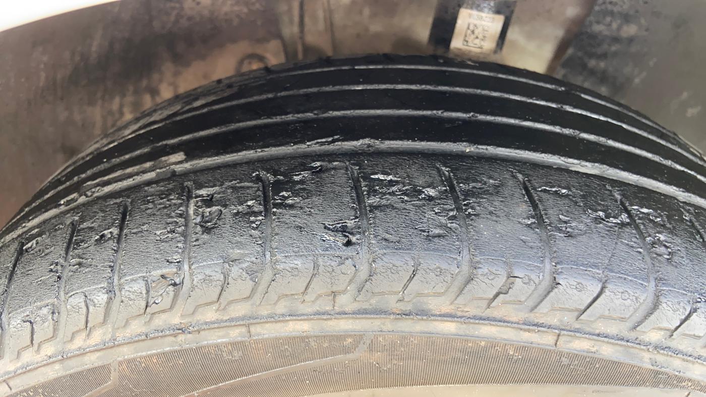 2023 Skoda SLAVIA STYLE 1.0L TSI AT, Petrol, Automatic, 40,673 km, Right Front Tyre Tread