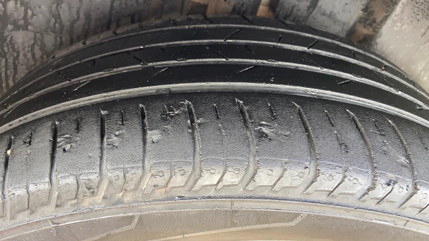 2023 Skoda SLAVIA STYLE 1.0L TSI AT, Petrol, Automatic, 40,673 km, Right Rear Tyre Tread