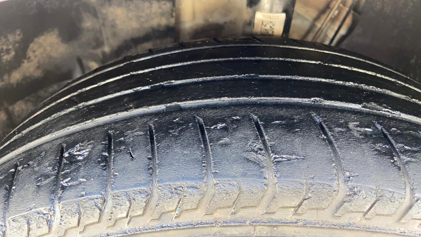 2023 Skoda SLAVIA STYLE 1.0L TSI AT, Petrol, Automatic, 40,673 km, Left Front Tyre Tread