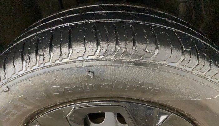 2022 Tata PUNCH ADVENTURE CAMO AMT, Petrol, Automatic, 67,511 km, Right Front Tyre Tread