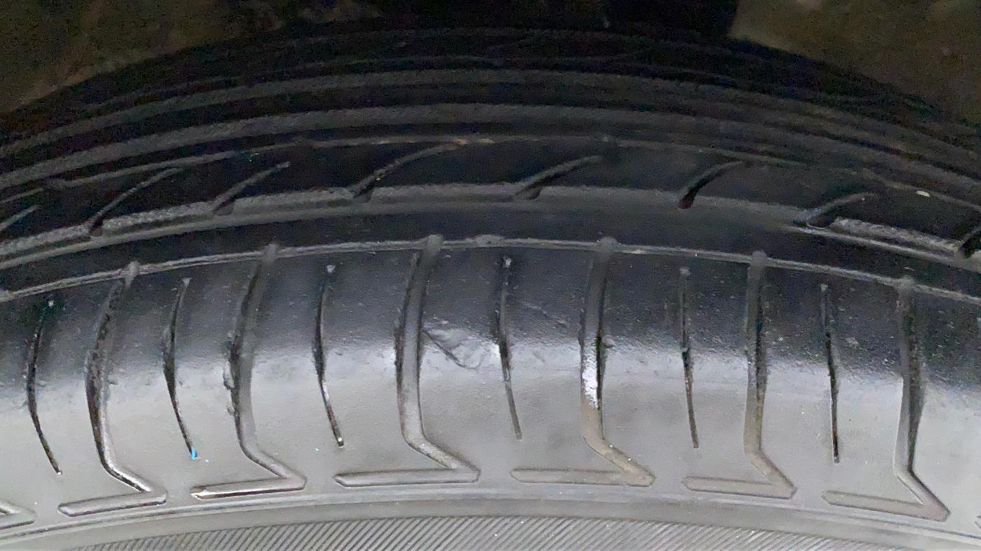 2015 Maruti Ritz LXI, Petrol, Manual, 51,625 km, Left Rear Tyre Tread