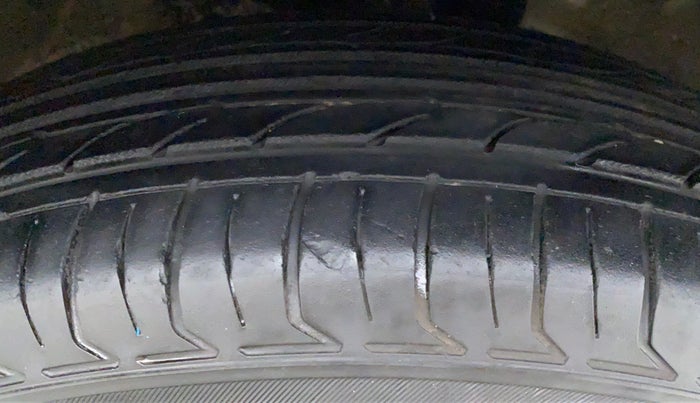 2015 Maruti Ritz LXI, Petrol, Manual, 51,625 km, Left Rear Tyre Tread