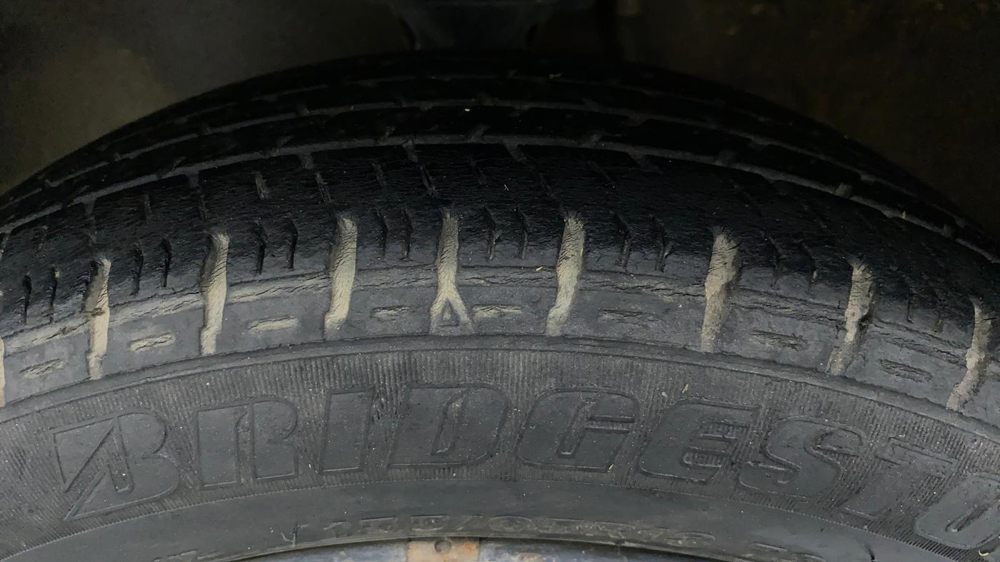 2017 Maruti Alto K10 VXI P, Petrol, Manual, 49,631 km, Left Front Tyre Tread