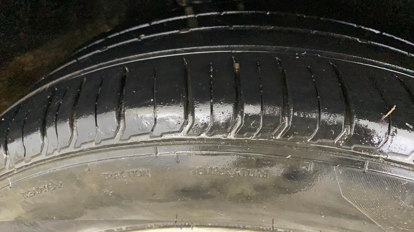 2017 Maruti Vitara Brezza ZDI, Diesel, Manual, 92,036 km, Right Rear Tyre Tread