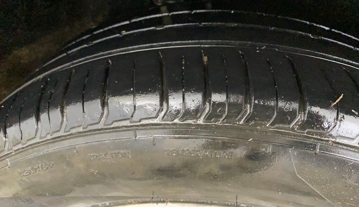 2017 Maruti Vitara Brezza ZDI, Diesel, Manual, 92,036 km, Right Rear Tyre Tread