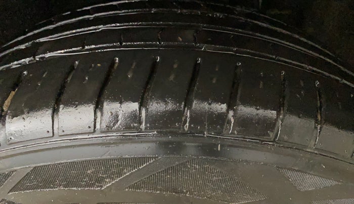 2017 Maruti Vitara Brezza ZDI, Diesel, Manual, 92,036 km, Left Rear Tyre Tread