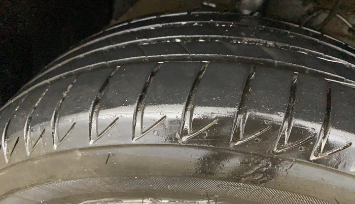 2017 Maruti Vitara Brezza ZDI, Diesel, Manual, 92,036 km, Right Front Tyre Tread