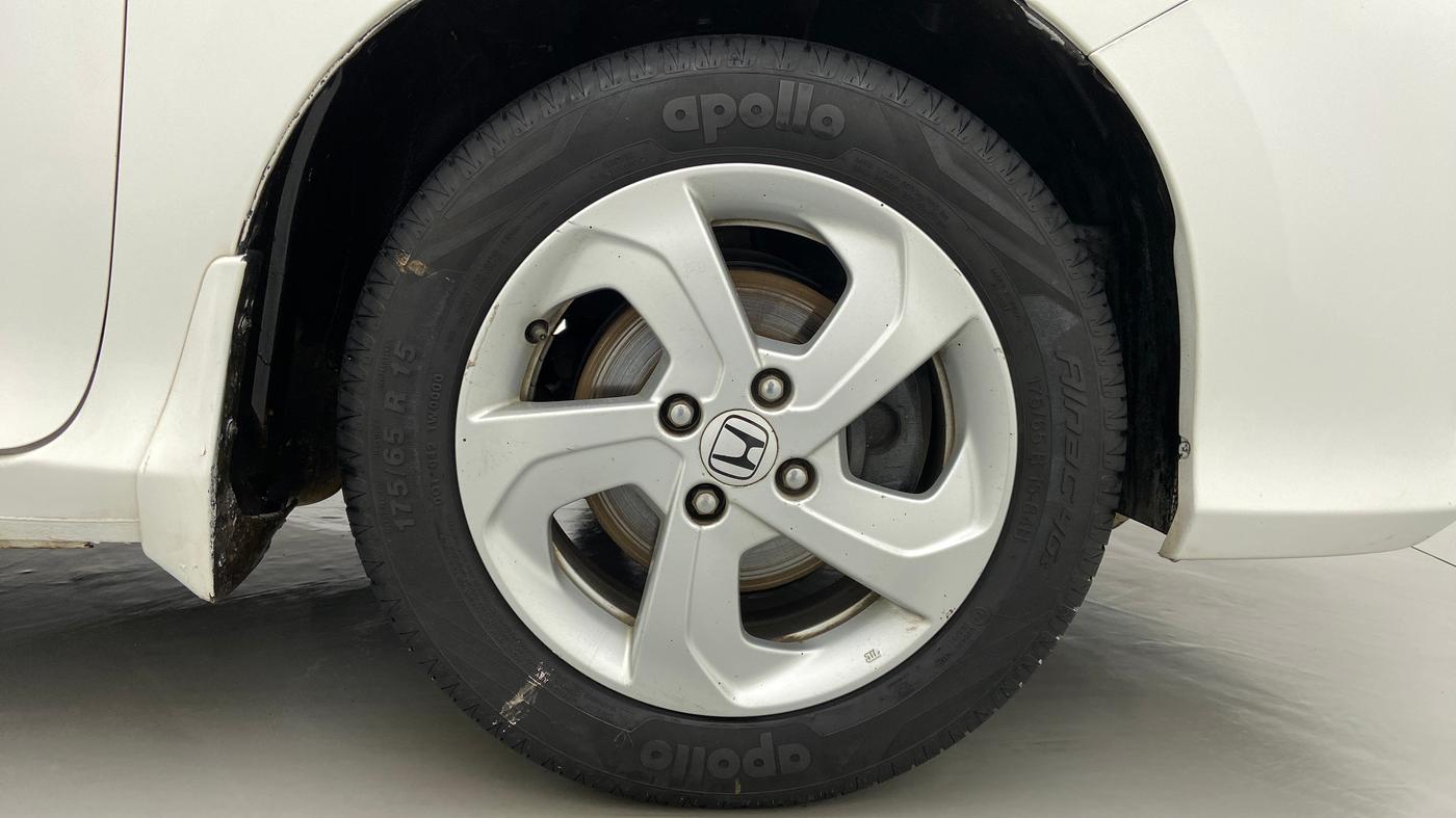 2015 Honda City V MT DIESEL, Diesel, Manual, 1,95,504 km, Right Front Wheel