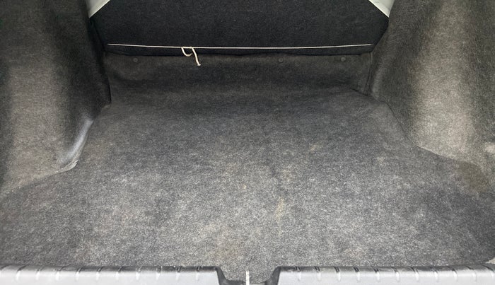 2015 Honda City V MT DIESEL, Diesel, Manual, 1,95,504 km, Boot Inside