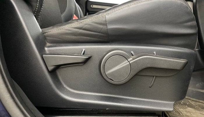 2021 Mahindra Thar LX  P 4WD AT CONVERTIBLE, Petrol, Automatic, 26,908 km, Driver Side Adjustment Panel