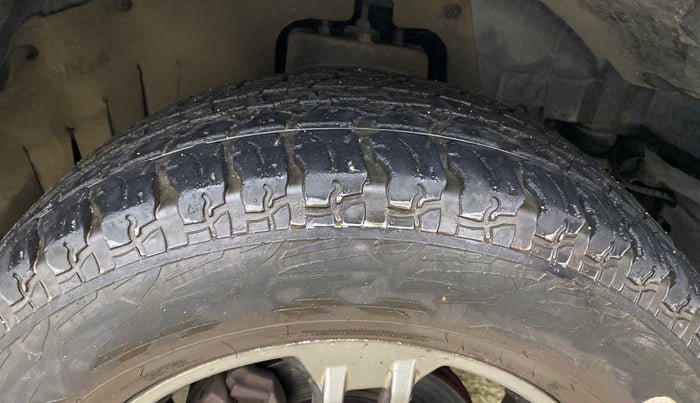 2021 Mahindra Thar LX  P 4WD AT CONVERTIBLE, Petrol, Automatic, 26,908 km, Right Front Tyre Tread