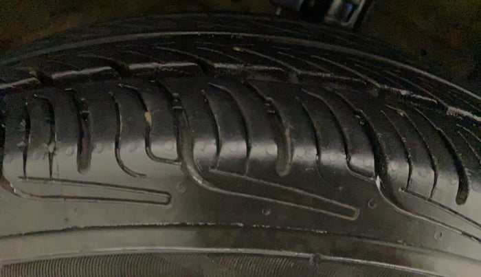 2013 Maruti Swift Dzire VXI, CNG, Manual, 66,921 km, Right Rear Tyre Tread