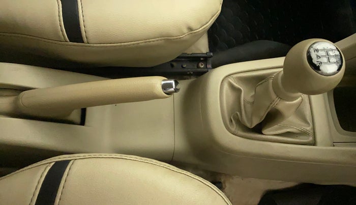 2013 Maruti Swift Dzire VXI, CNG, Manual, 66,921 km, Gear Lever