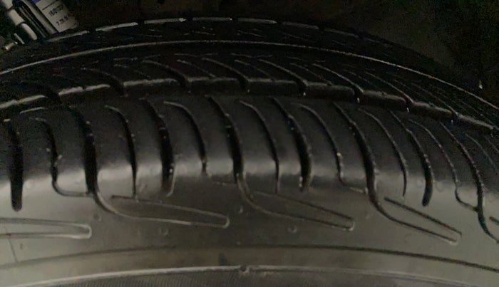 2013 Maruti Swift Dzire VXI, CNG, Manual, 66,921 km, Left Front Tyre Tread