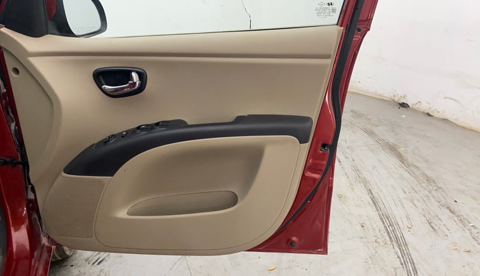 2012 Hyundai i10 MAGNA 1.2, CNG, Manual, 64,441 km, Driver Side Door Panels Control