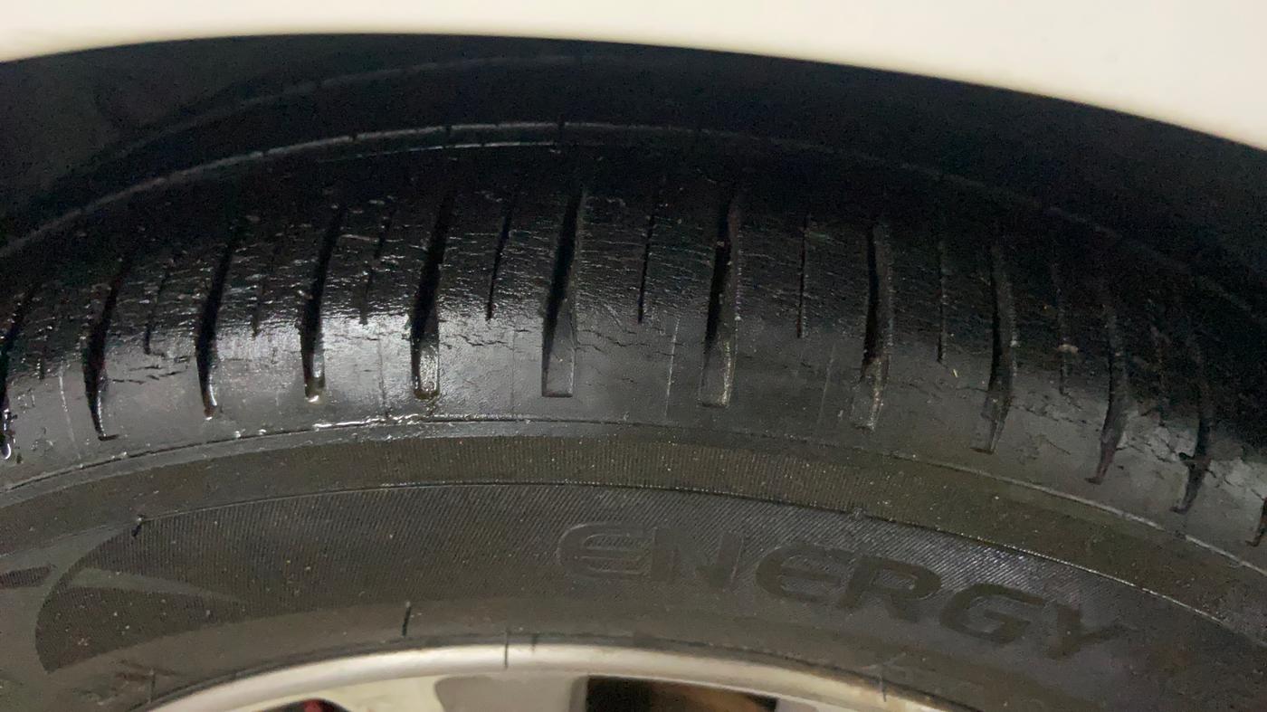 2016 Hyundai Grand i10 ASTA (O) AT 1.2 KAPPA VTVT, Petrol, Automatic, 52,189 km, Left Front Tyre Tread