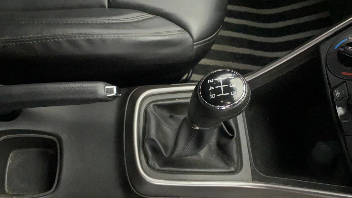 2020 Maruti S Cross SIGMA 1.5, Petrol, Manual, 53,946 km, Gear Lever