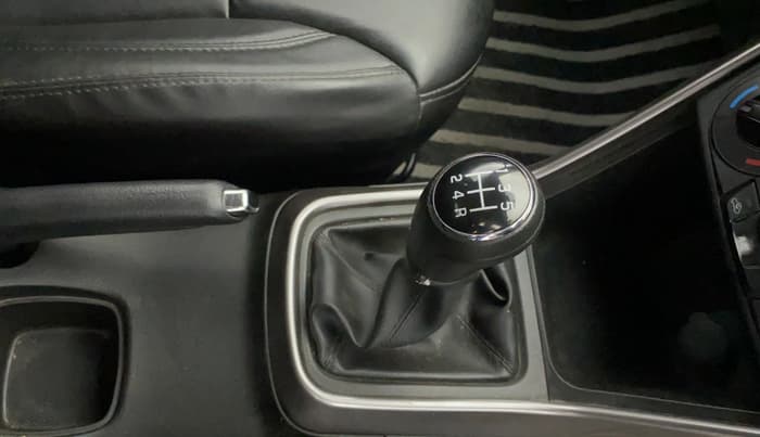 2020 Maruti S Cross SIGMA 1.5, Petrol, Manual, 53,946 km, Gear Lever