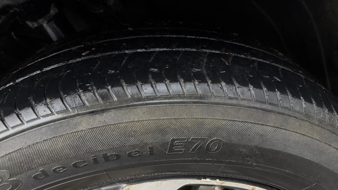 2021 Hyundai VENUE SX PLUS 1.0 TURBO DCT, Petrol, Automatic, 65,990 km, Right Front Tyre Tread