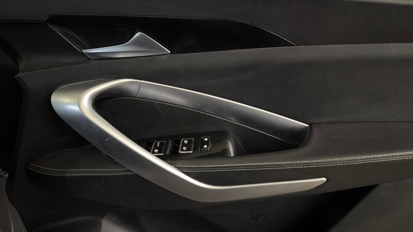 2019 MG HECTOR SHARP 1.5 DCT PETROL, Petrol, Automatic, 46,799 km, Driver Side Door Panels Control
