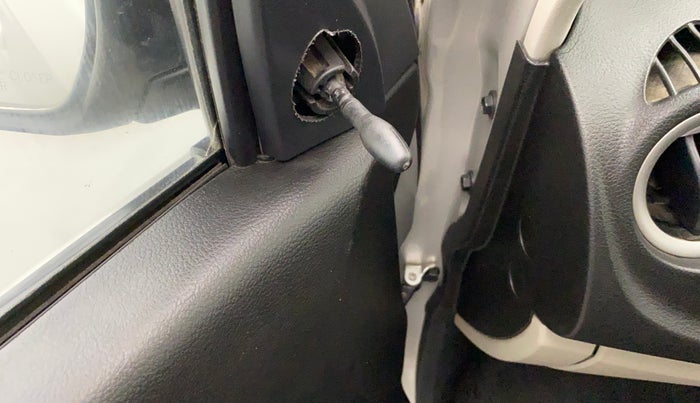 2022 Maruti Alto LXI OPT CNG, CNG, Manual, 33,449 km, Left rear-view mirror - ORVM knob broken and not working