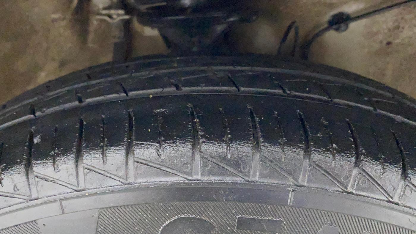 2022 Maruti Alto LXI OPT CNG, CNG, Manual, 33,449 km, Right Front Tyre Tread
