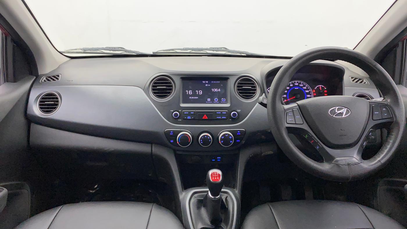 2018 Hyundai Grand i10 SPORTZ 1.2 KAPPA VTVT DUAL TONE, Petrol, Manual, 94,790 km, Dashboard