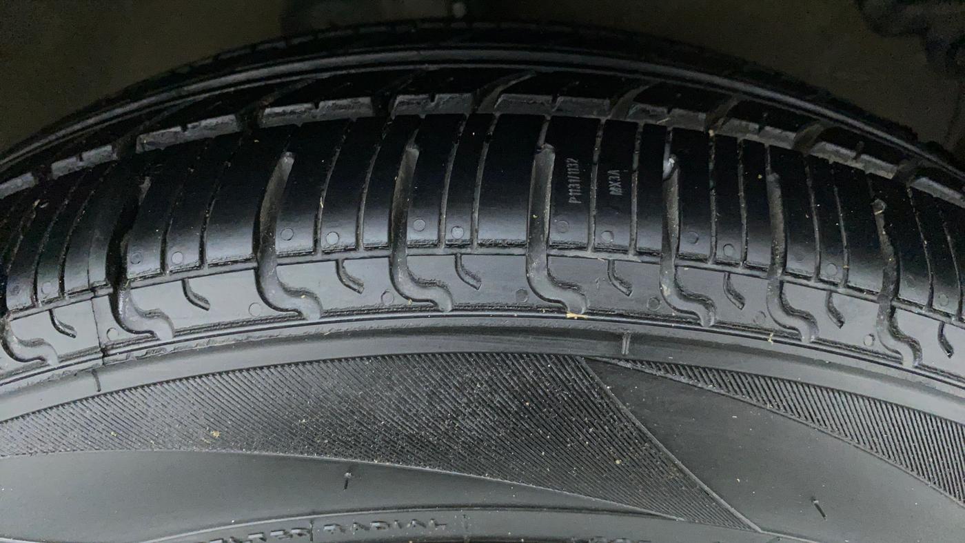 2016 Maruti Celerio ZXI AMT, Petrol, Automatic, 47,672 km, Right Front Tyre Tread