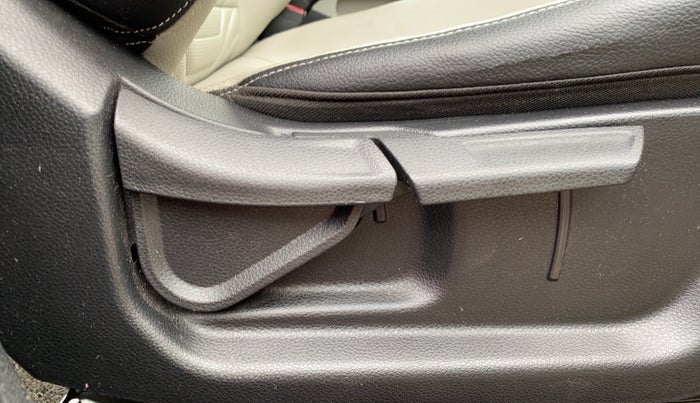 2021 KIA SONET HTX PLUS 1.0 IMT, Petrol, Manual, 70,037 km, Driver Side Adjustment Panel