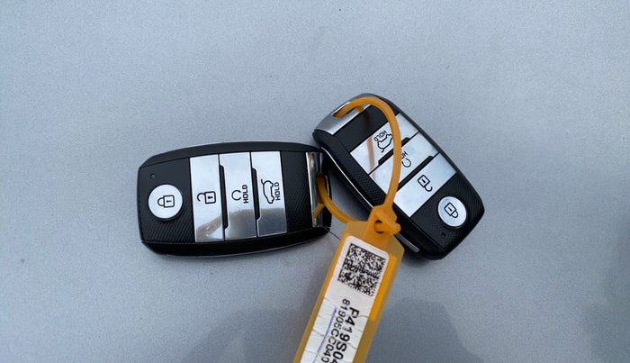 2021 KIA SONET HTX PLUS 1.0 IMT, Petrol, Manual, 70,037 km, Key Close Up