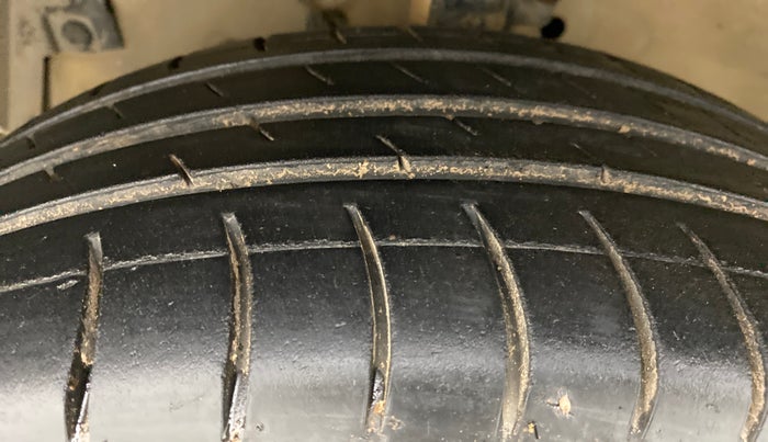 2014 Maruti Swift ZDI, Diesel, Manual, 71,072 km, Left Front Tyre Tread