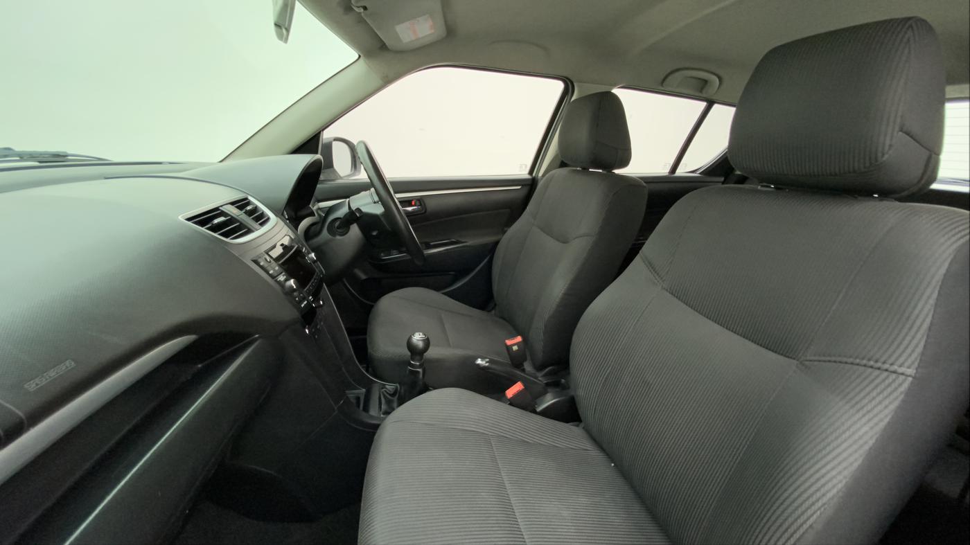 2014 Maruti Swift ZDI, Diesel, Manual, 71,072 km, Right Side Front Door Cabin