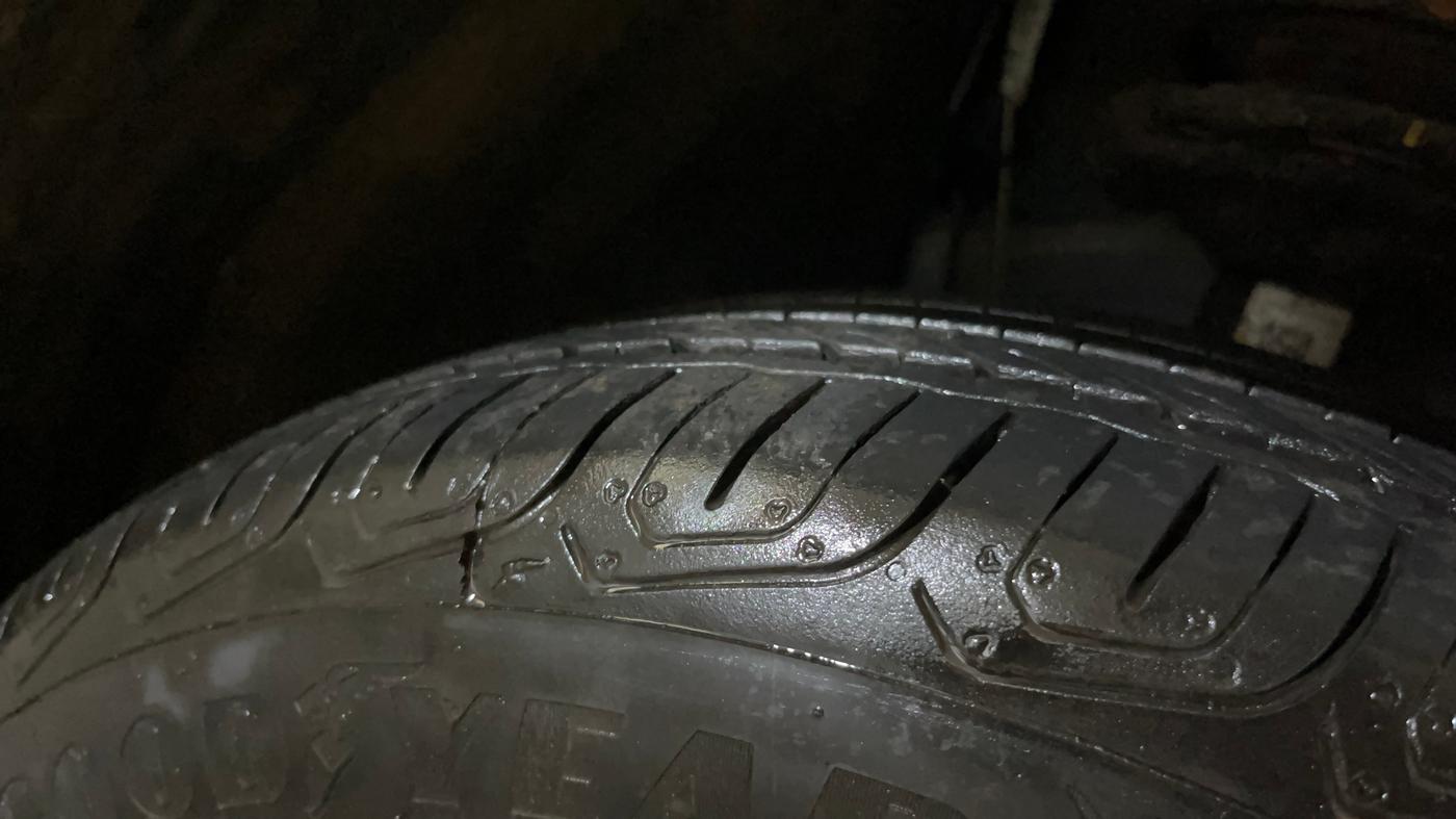 2025 Skoda Kylaq Signature Plus, Petrol, Manual, 7,939 km, Right Front Tyre Tread