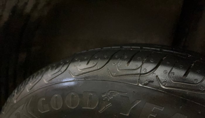 2025 Skoda KUSHAQ  Signature 1.0L TSI MT , Petrol, Manual, 7,939 km, Left Rear Tyre Tread