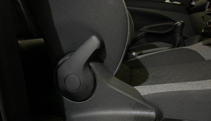 2025 Skoda KUSHAQ  Signature 1.0L TSI MT , Petrol, Manual, 7,939 km, Driver Side Adjustment Panel