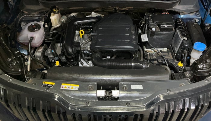 2025 Skoda KUSHAQ  Signature 1.0L TSI MT , Petrol, Manual, 7,939 km, Engine View