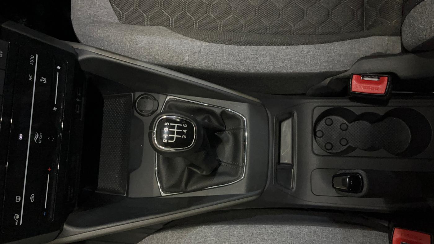 2025 Skoda Kylaq Signature Plus, Petrol, Manual, 7,939 km, Gear Lever