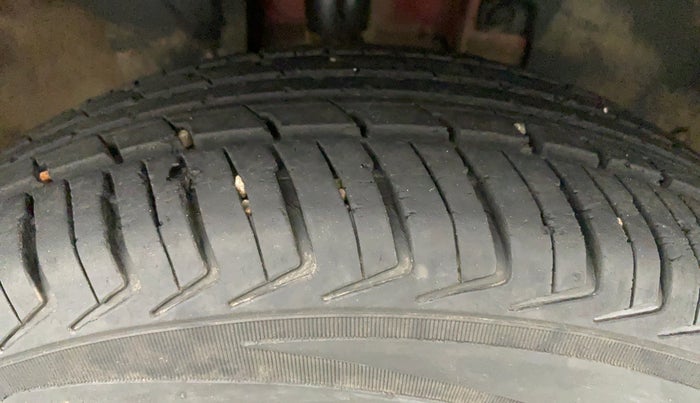 2015 Renault Kwid RXT 0.8, Petrol, Manual, 44,310 km, Right Front Tyre Tread