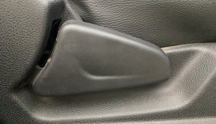 2017 Renault Kwid RXT 1.0, Petrol, Manual, 36,916 km, Driver Side Adjustment Panel