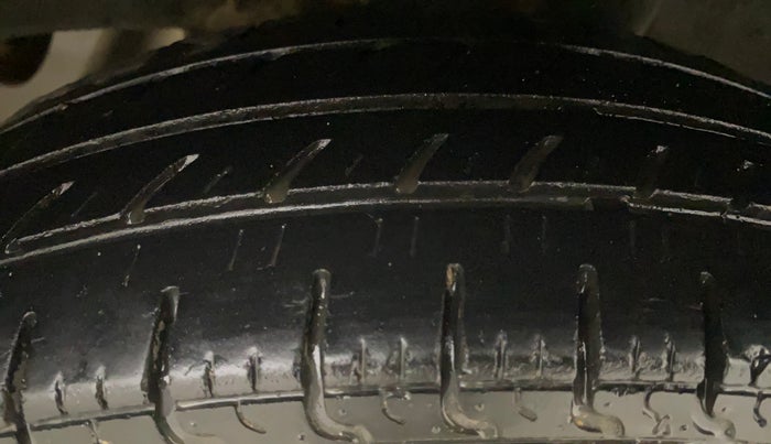 2017 Renault Kwid RXT 1.0, Petrol, Manual, 36,916 km, Left Rear Tyre Tread