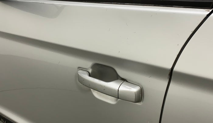 2018 Mahindra TUV 300 PLUS P8, Diesel, Manual, 94,276 km, Front passenger door - Minor scratches