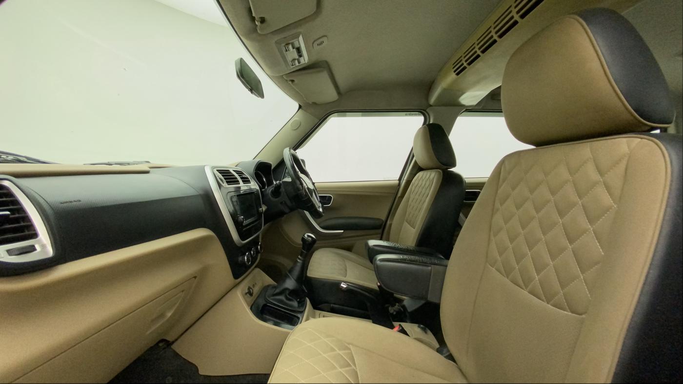2018 Mahindra TUV 300 PLUS P8, Diesel, Manual, 94,276 km, Right Side Front Door Cabin