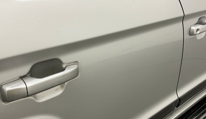 2018 Mahindra TUV 300 PLUS P8, Diesel, Manual, 94,276 km, Right rear door - Minor scratches