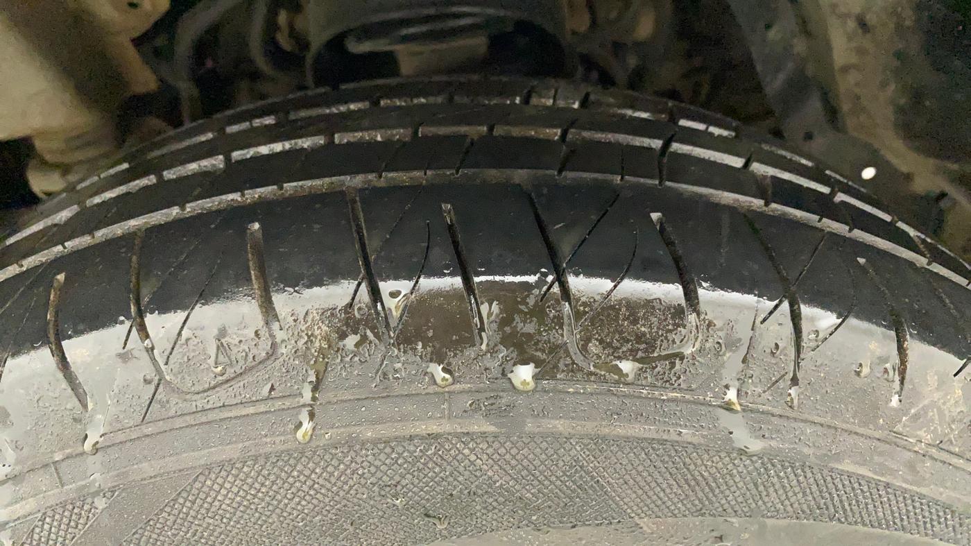 2018 Mahindra TUV 300 PLUS P8, Diesel, Manual, 94,276 km, Left Front Tyre Tread