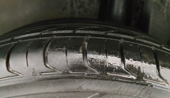 2016 Maruti Ciaz ZDI SHVS, Diesel, Manual, 72,307 km, Left Rear Tyre Tread