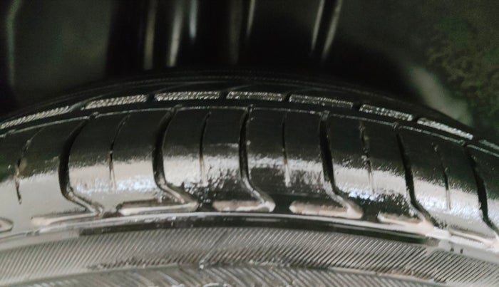 2016 Maruti Ciaz ZDI SHVS, Diesel, Manual, 72,307 km, Right Rear Tyre Tread