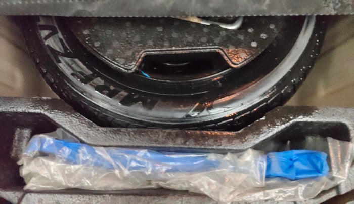 2016 Maruti Ciaz ZDI SHVS, Diesel, Manual, 72,307 km, Spare Tyre