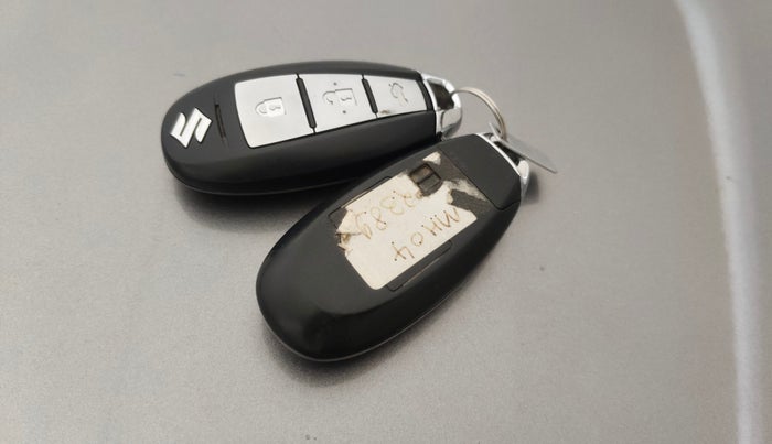 2016 Maruti Ciaz ZDI SHVS, Diesel, Manual, 72,307 km, Key Close Up